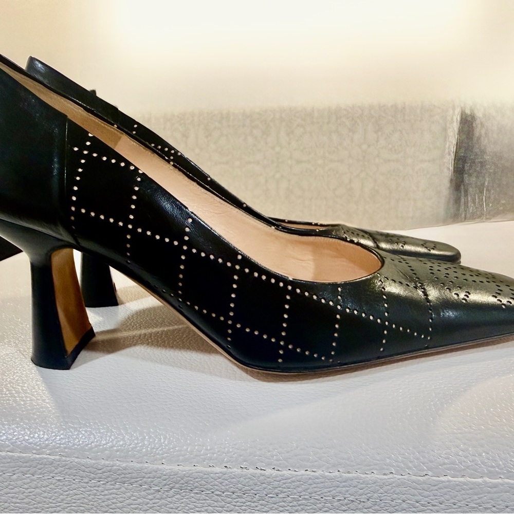 Gorgeous CHANEL heels black with bone colored quilting and CC monogram at toes.